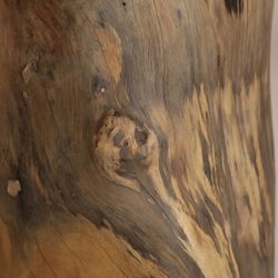 Poggiapiedi Dharm in legno di tamarindo naturale, 36 x 36 x 46 cm