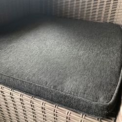 Conjunto de Jardim Chillvert em Resina SANTORINI 1 Sofá 2 Lugares + 2 Poltronas + 1 Mesa Bege com Almofada Cinza