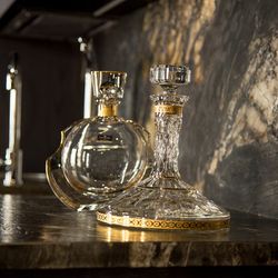 Σετ με 2 ποτήρια αλκοολούχων ποτών και μπουκάλι βάρκας από κρύσταλλο και διάφανο χρυσό και χρυσό, 26,4 x 33,2 x 21,3 cm | Σ. Κάρλος