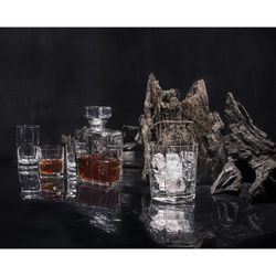 Set de 4 verres courts et flacon en verre transparent | Portrait