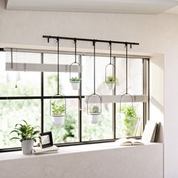 Set van 5 hangende plantenbakken in zwart en wit polymeer, 138 x 18 x 95 cm | drieflora