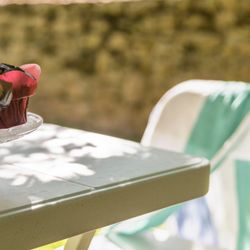 Set da giardino pieghevole 1 tavolo + 2 sedie Bonaire in resina Gardiun e acciaio bianco