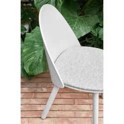 Light grey wooden armchair, 56 x 53.5 x 74.5 cm | Uma