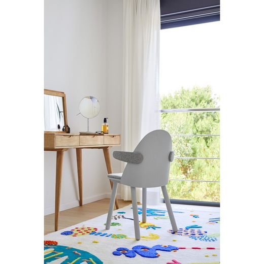 Light grey wooden armchair, 56 x 53.5 x 74.5 cm | Uma