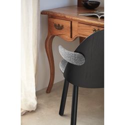 Black wooden armchair, 50 x 51 x 81 cm | Uma