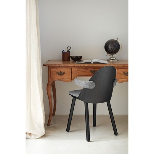 Black wooden armchair, 50 x 51 x 81 cm | Uma