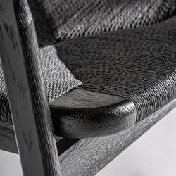Silla de comedor de madera de roble y fibra natural en negro, 54 x 54 x 79 cm | Tasque