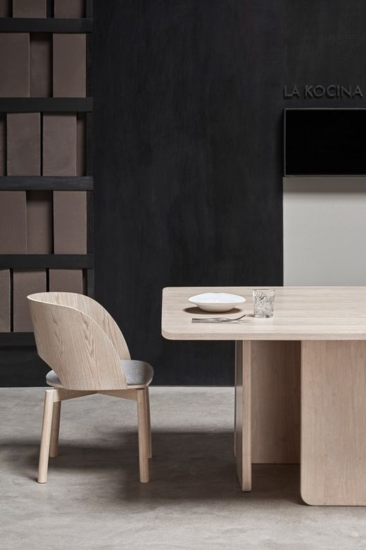 Wooden dining chair in light natural color, 49 x 53 x 77.5 cm | Dam