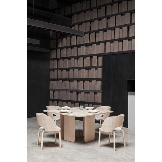 Wooden dining chair in light natural color, 49 x 53 x 77.5 cm | Dam