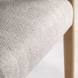 Silla de comedor de tejido de poliéster y madera de fresno en beige, 58 x 56 x 73 cm | Staple