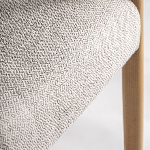 Silla de comedor de tejido de poliéster y madera de fresno en beige, 58 x 56 x 73 cm | Staple