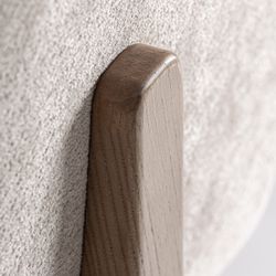 Silla de comedor de tejido de poliéster y madera de fresno en beige, 59 x 61 x 79 cm | Lupín