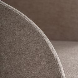 Silla de comedor de tejido de poliéster y madera de fresno en beige, 59 x 61 x 79 cm | Lupín