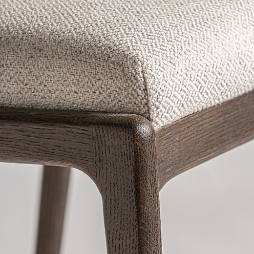 Silla de comedor de tejido de poliéster y madera de fresno en marrón, 56 x 58 x 75 cm | Jerzen