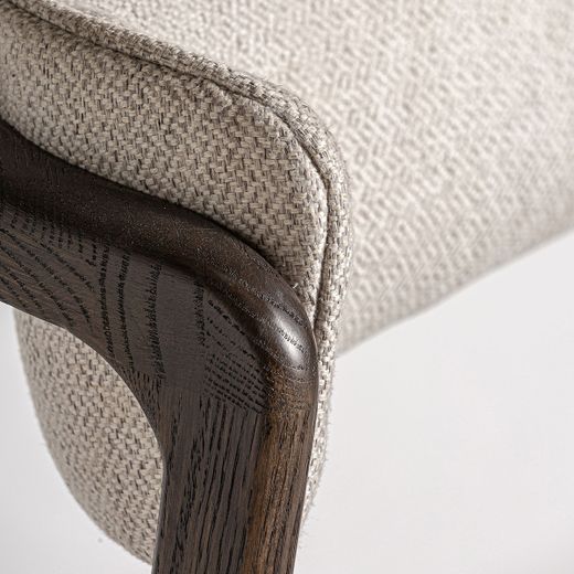 Silla de comedor de tejido de poliéster y madera de fresno en marrón, 56 x 58 x 75 cm | Jerzen