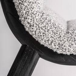 Silla de comedor de tejido de poliéster y madera de olmo en gris, 51 x 63 x 80 cm | Jacquard