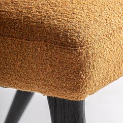 Silla de comedor de tejido de poliéster y madera de roble en amarillo, 57 x 60 x 82 cm | Veney