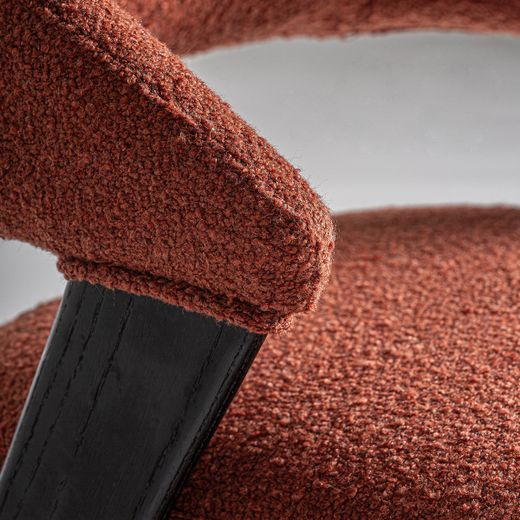Silla de comedor de tejido de poliéster y madera de roble en terracota, 57 x 60 x 80 cm | Veney