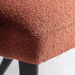 Silla de comedor de tejido de poliéster y madera de roble en terracota, 57 x 60 x 80 cm | Veney