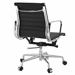 Chaise de bureau à roulettes Ea en métal et cuir noir, 59x63x91/100 cm