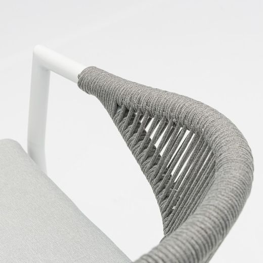 Aluminum and olefin rope garden chair in white and light grey, 57 x 60.5 x 76.5 cm | Ross