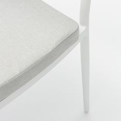 Aluminum and olefin rope garden chair in white and light grey, 57 x 60.5 x 76.5 cm | Ross