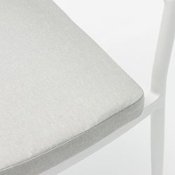 Aluminum and olefin rope garden chair in white and light grey, 57 x 60.5 x 76.5 cm | Ross