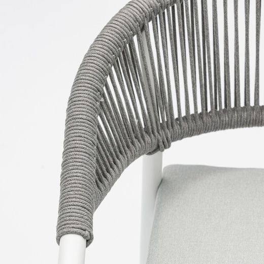 Aluminum and olefin rope garden chair in white and light grey, 57 x 60.5 x 76.5 cm | Ross