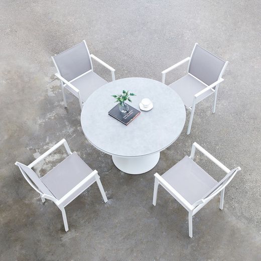 Aluminum and textilene garden chair in white and gray, 57 x 60 x 84 cm | Adin