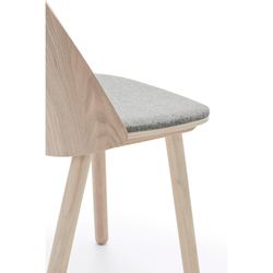 Light natural wood chair, 45.6 x 54 x 82.2 cm | Uma