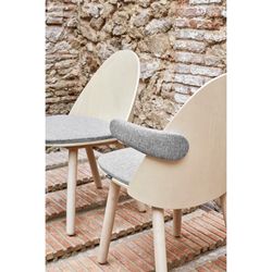 Light natural wood chair, 45.6 x 54 x 82.2 cm | Uma