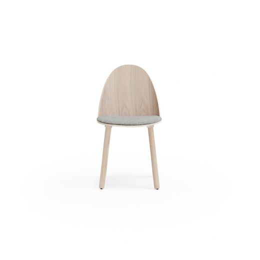 Light natural wood chair, 45.6 x 54 x 82.2 cm | Uma