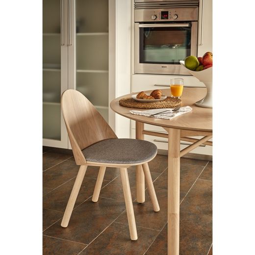 Light natural wood chair, 45.6 x 54 x 82.2 cm | Uma