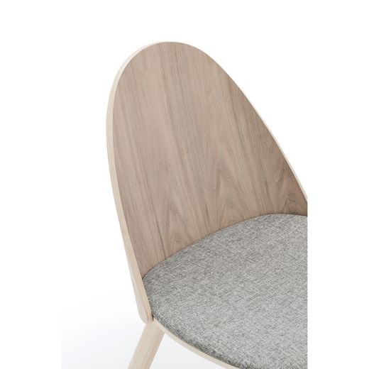 Light natural wood chair, 45.6 x 54 x 82.2 cm | Uma
