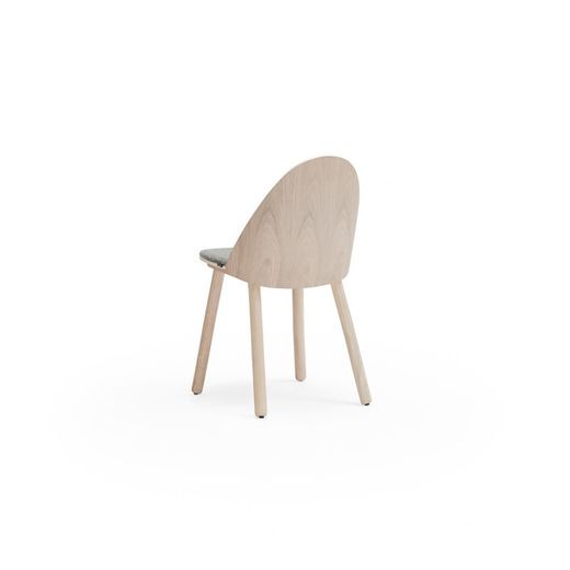 Light natural wood chair, 45.6 x 54 x 82.2 cm | Uma