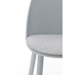 Hellgrauer Holzstuhl, 45,6 x 54 x 82,2 cm | Uma