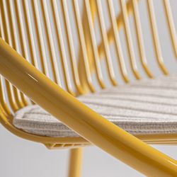 Silla de metal en amarillo, 67 x 62 x 74 cm | Brienz