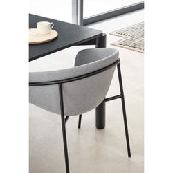 Hellgrauer Stoffstuhl, 59 x 66,5 x 79 cm | Umarmung