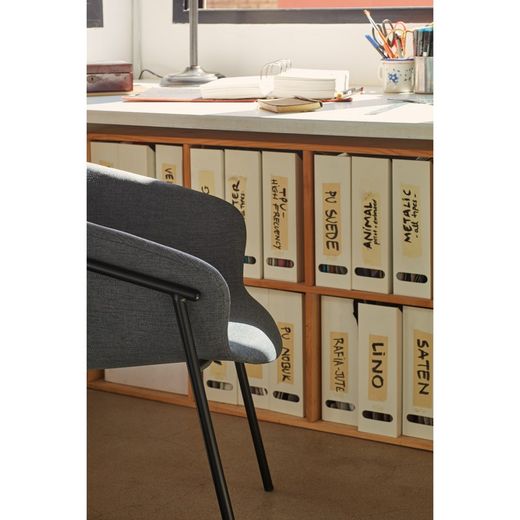 Dunkelgrauer Stoffstuhl, 59 x 66,5 x 79 cm | Umarmung