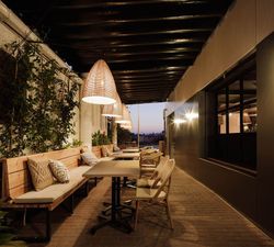 Chaise en textilène blanc et naturel, 47 x 58 x 88 cm | Conrad