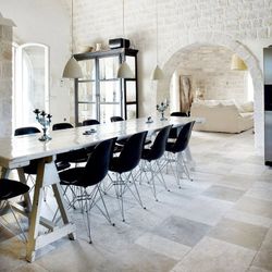 Sedia in polipropilene nero e base cromata, 46,5 x 50,5 x 81 cm