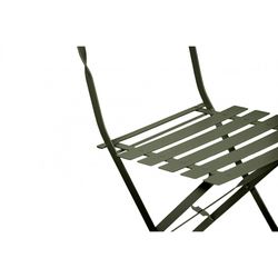 Terrasset 1 ronde tafel en 2 kakigroene stoelen