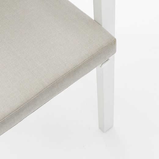 Garden dining set in white aluminum | Yowah + Albury