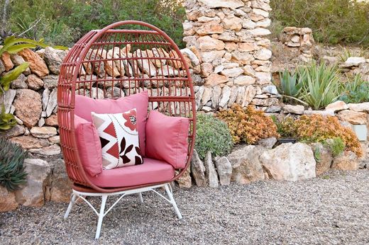 Synthetic rattan and metal garden armchair in terracotta and white, 99 x 71 x 147 cm | Sea Side