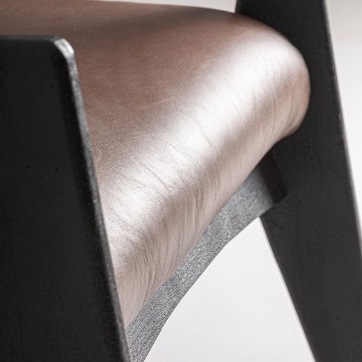 Sillón de madera de acacia y cuero en marrón, 70 x 77 x 72 cm | Beslon