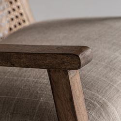 Sillón de madera de mango, ratán y tejido de poliéster en marrón, 65 x 72 x 75 cm | Valhey
