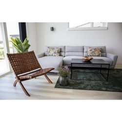 Fåtölj i teak och brunt läder, 74 x 66 x 73 cm | Perugia