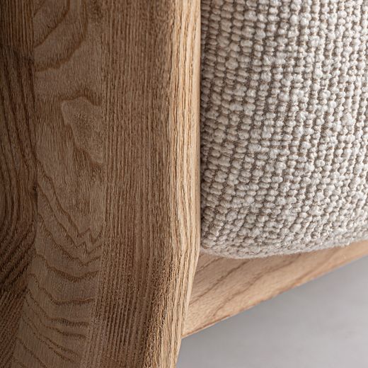 Sillón de tejido de poliéster y madera de roble en marrón, 92 x 100 x 82 cm | Nara