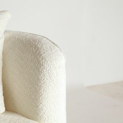 Sofá modular de duas peças em algodão bouclé branco, 284 x 105 x 87 cm | Bouclé Wilthen