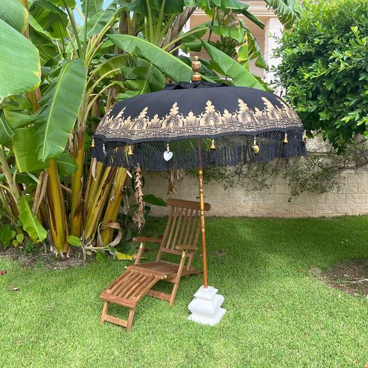 Balinese parasol van polyester en hout in zwart en goud, 185 x 185 x 245 cm | Nirvana
